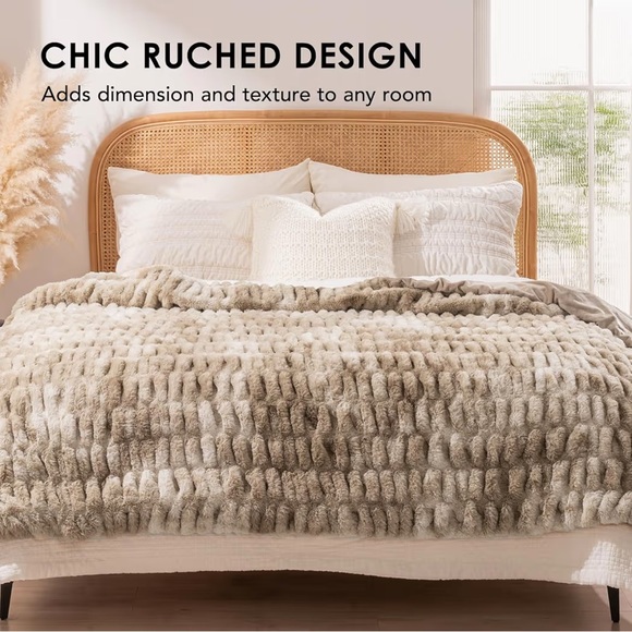 Evergrace Other - EVERGRACE Faux Rabbit Fur Throw Blanket 60x80 Beige Plush Reversible Velvet